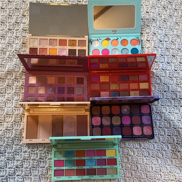 Revolution eye shadow and blush bronzer all included! - Picture 2 of 2